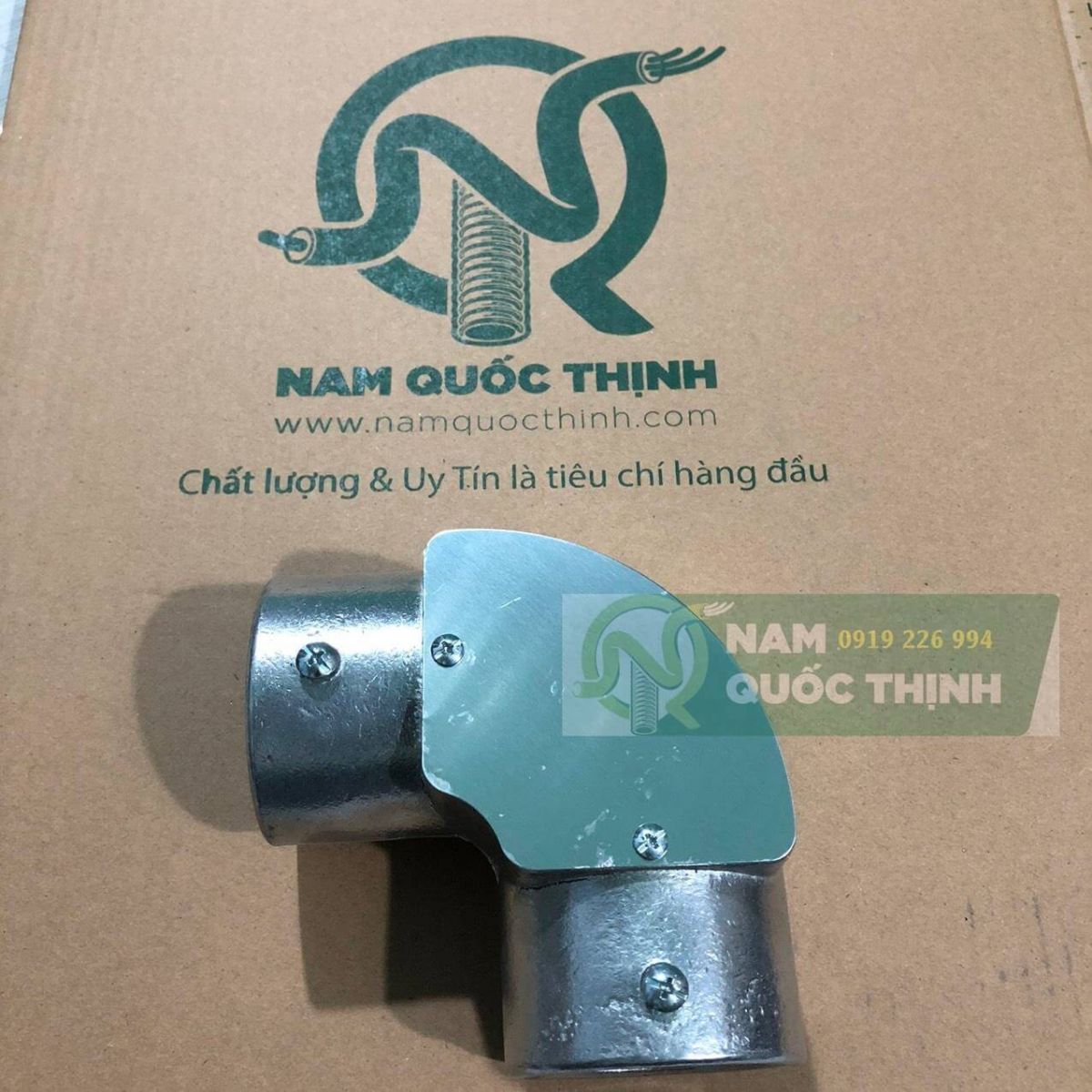 Co đúc 90 độ ống luồn dây điện thép emt phi 60