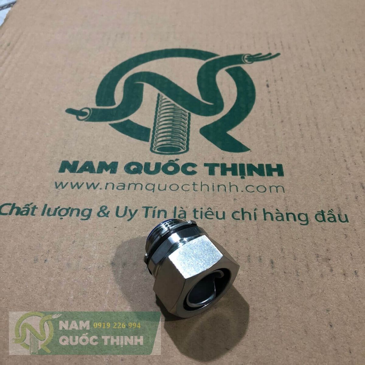 Đầu nối ống luồn dây điện mềm lõi thép inox 304 phi 25