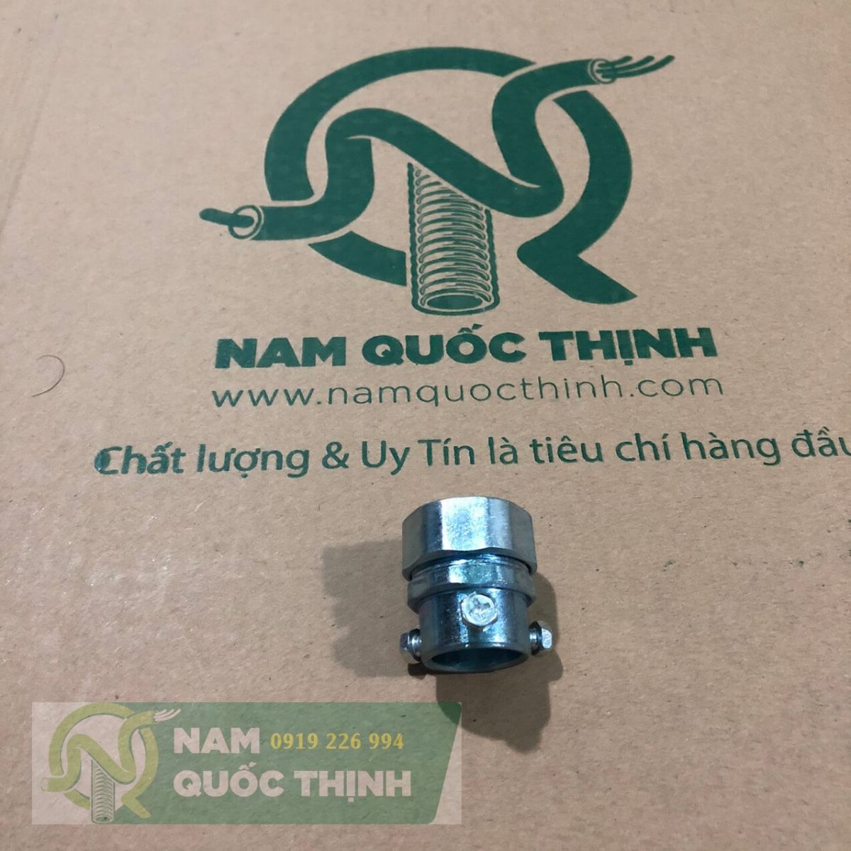 Đầu nối ống luồn dây điện thép emt với ống luồn dây điện mềm lõi thép bọc nhựa phi 20