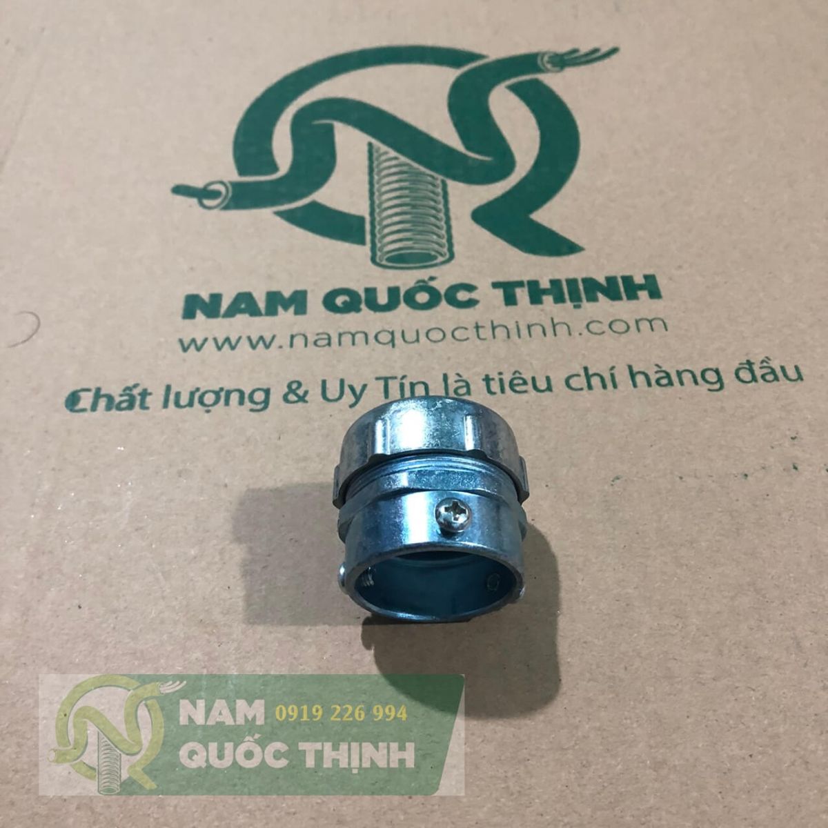 Đầu nối ống luồn dây điện thép emt với ống luồn dây điện mềm lõi thép bọc nhựa phi 32