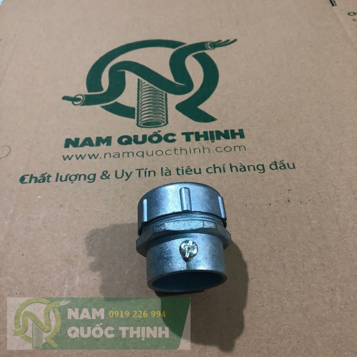 Đầu nối ống luồn dây điện thép emt với ống luồn dây điện mềm lõi thép bọc nhựa phi 42