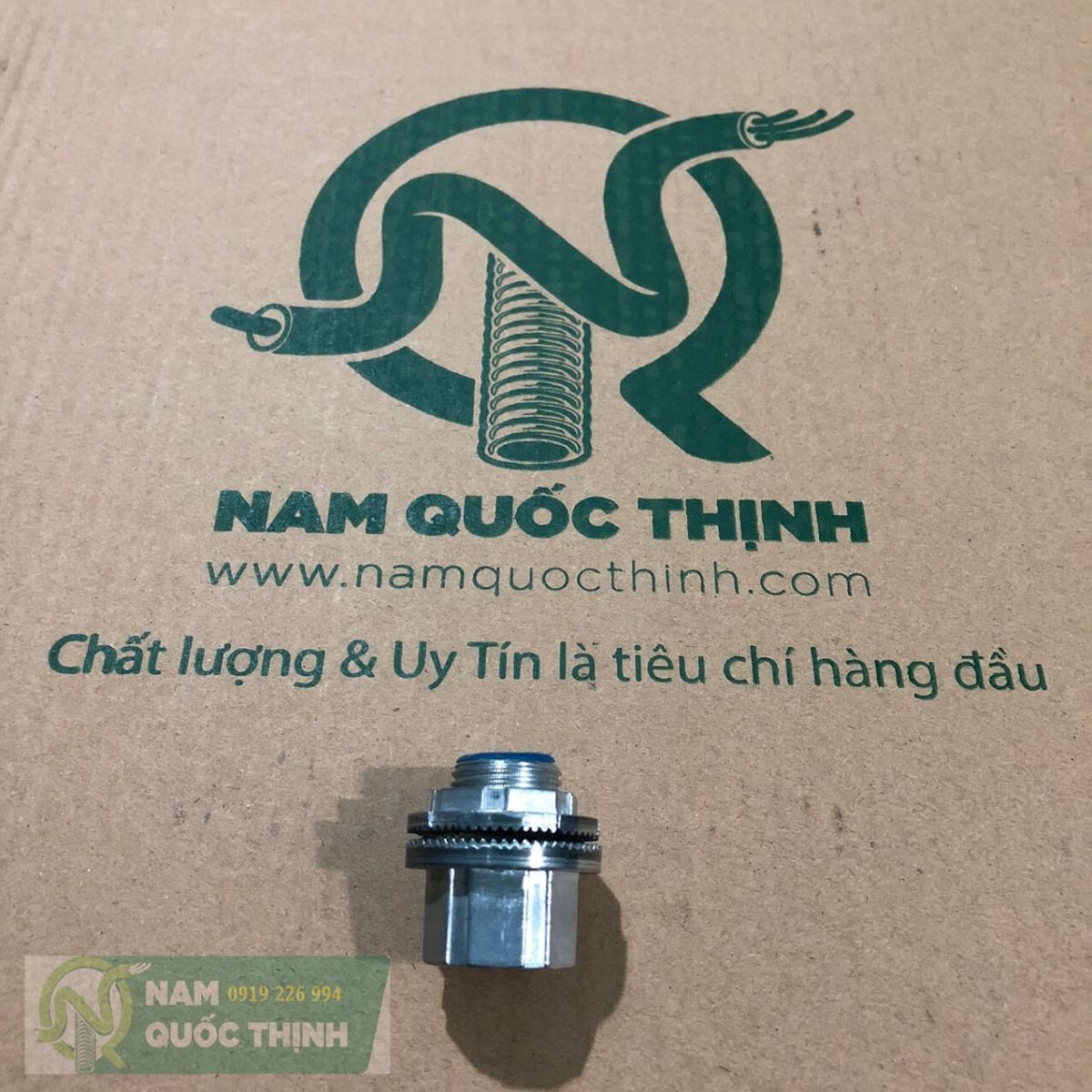 Đầu nối ống luồn dây điện thép imc phi 21 vào box