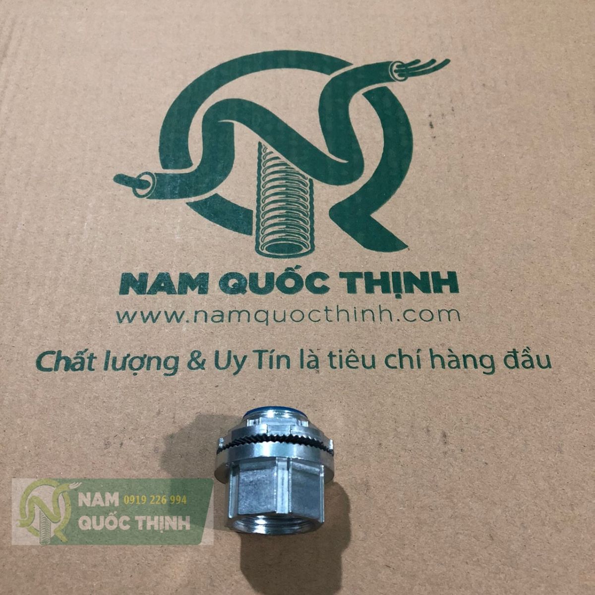 Đầu nối ống luồn dây điện thép imc phi 27 vào box