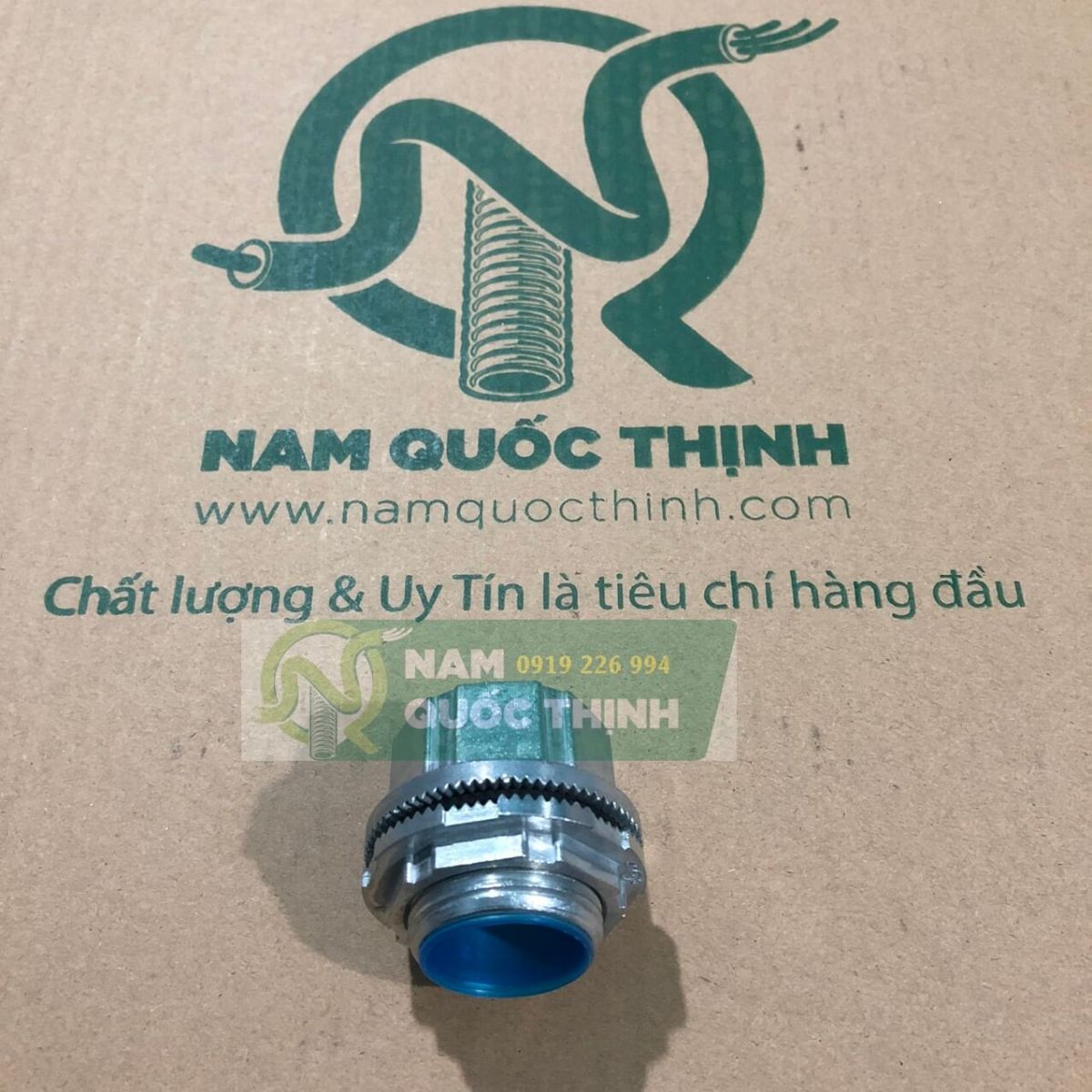 Đầu nối ống luồn dây điện thép imc phi 34 vào box