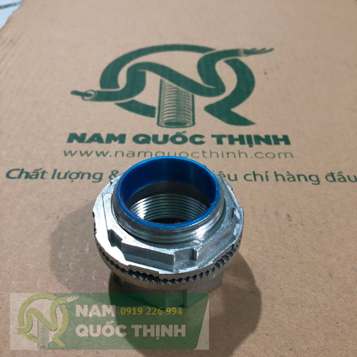 Đầu nối ống luồn dây điện thép imc phi 49 vào box