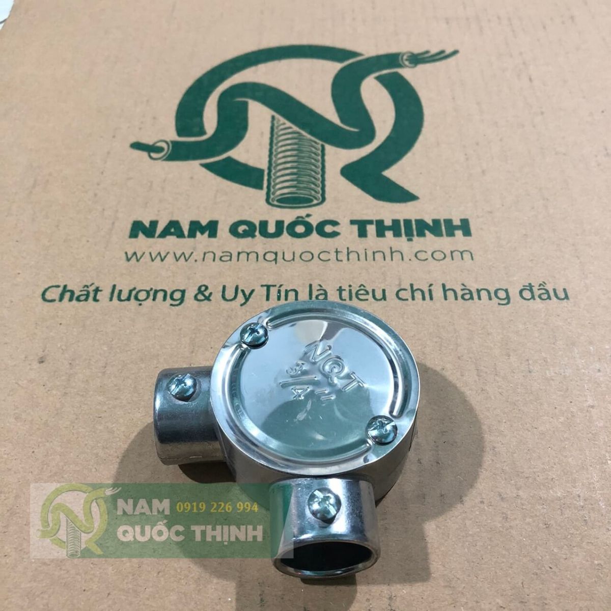 Hộp nối 2 ngã vuông ống luồn dây điện thép emt phi 25