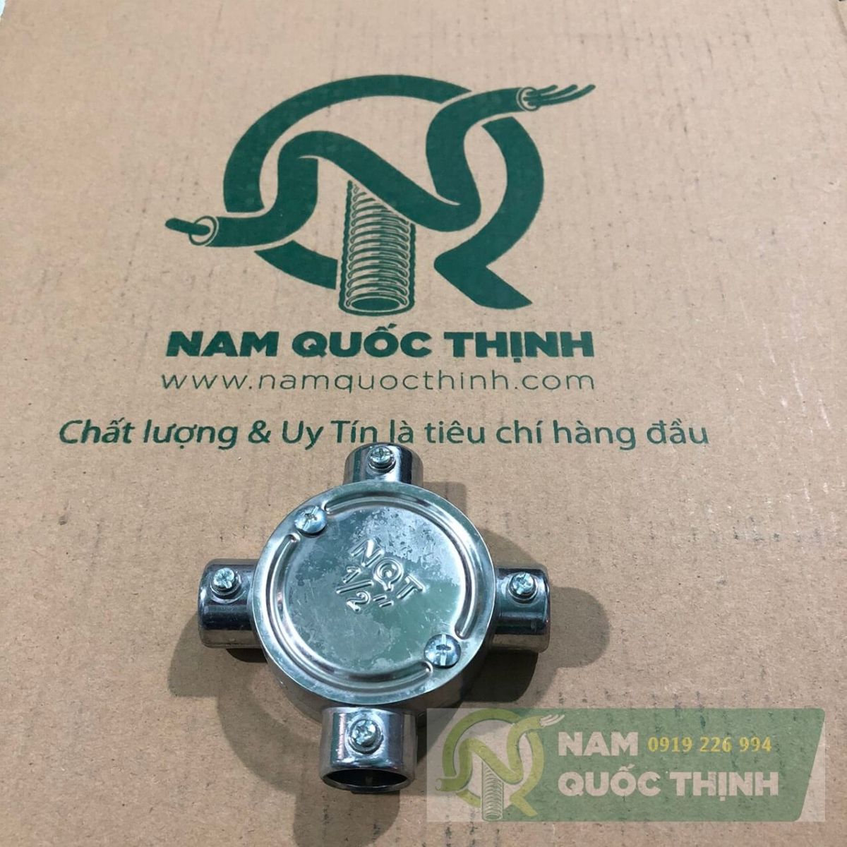 Hộp nối 4 ngã ống luồn dây điện thép emt phi 20