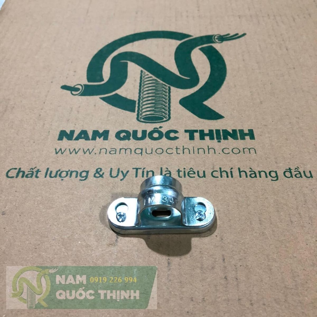 Kẹp ống có đế ống luồn dây điện thép emt phi 25