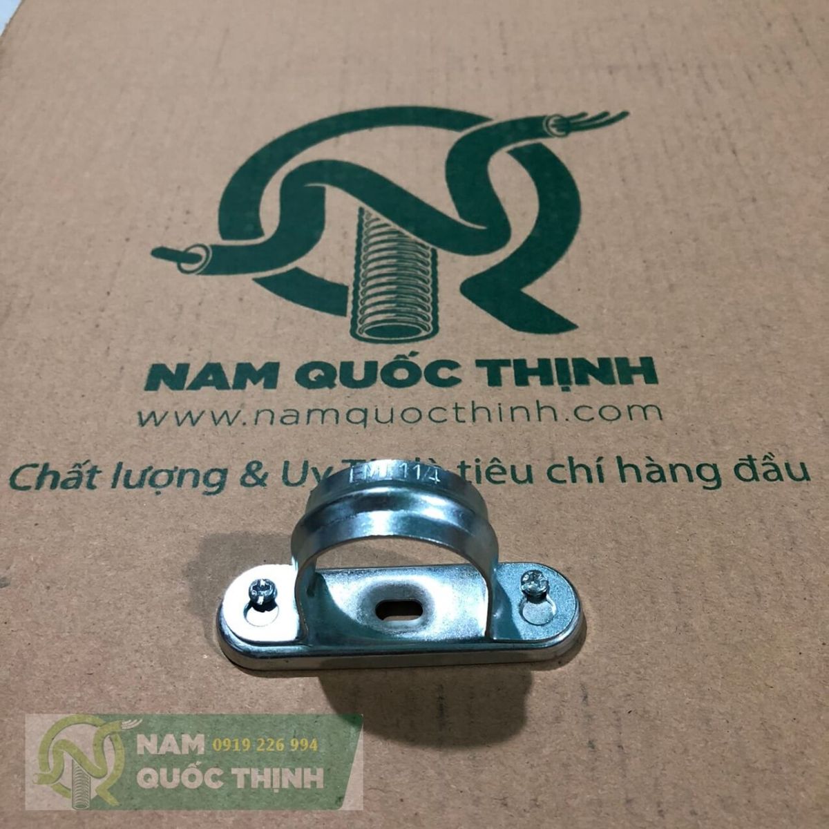 Kẹp ống có đế ống luồn dây điện thép emt phi 42