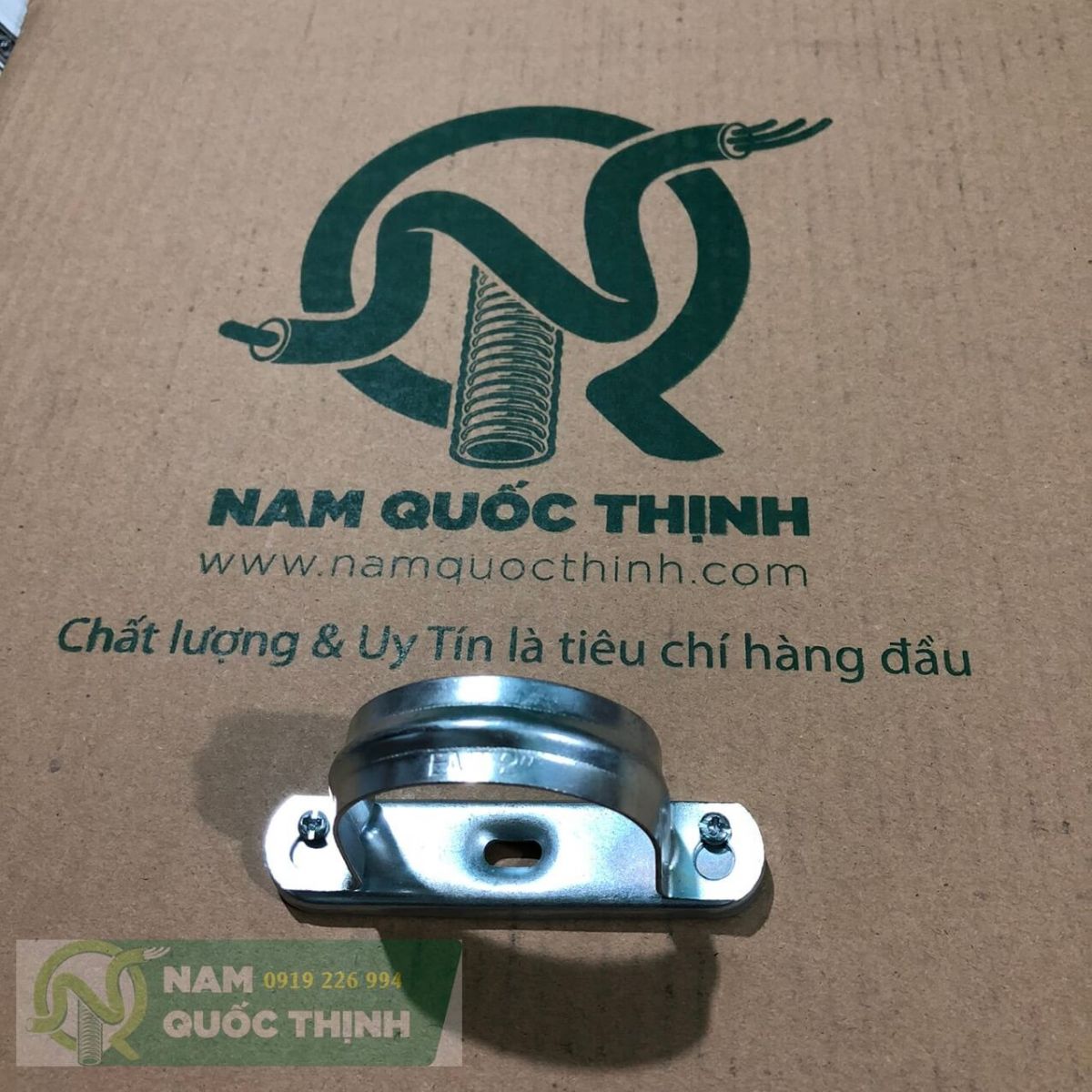 Kẹp ống có đế ống luồn dây điện thép emt phi 60