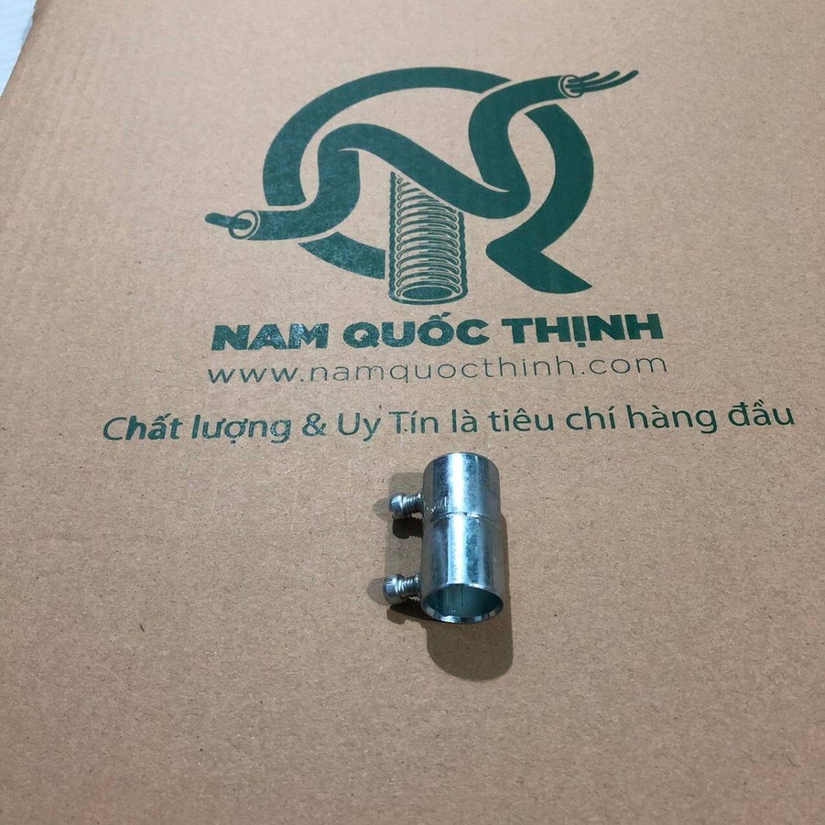 Khớp nối ống luồn dây điện thép emt phi 20