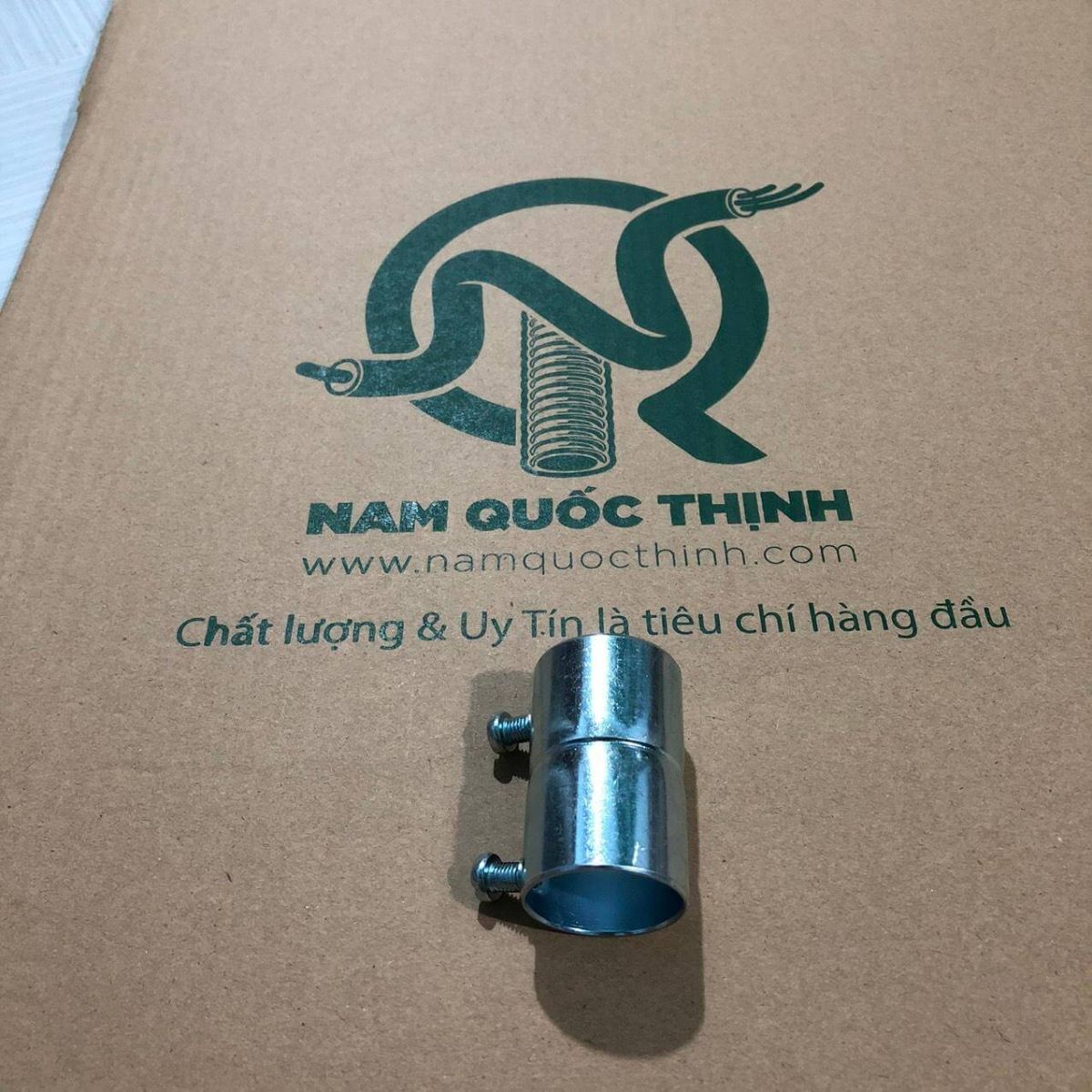 Khớp nối ống luồn dây điện thép emt phi 49